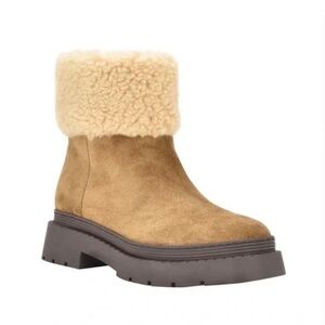 Nib Marc Fisher Vina Lug Sole Suede Bootie in Cognac